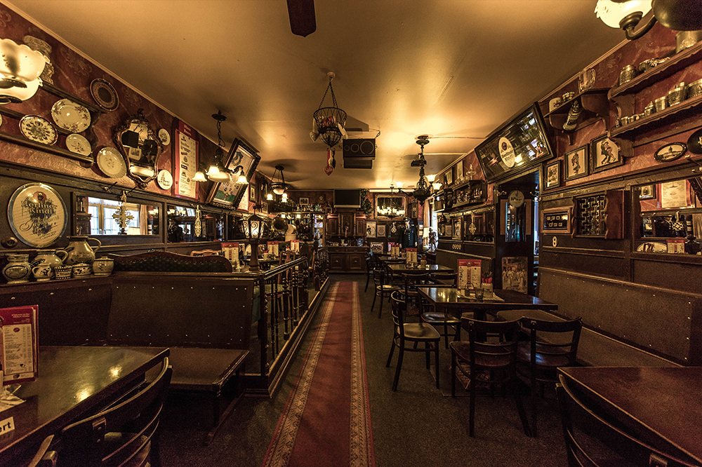 Dicke Wirtin In The Heart Of Charlottenburg At Savignyplatz